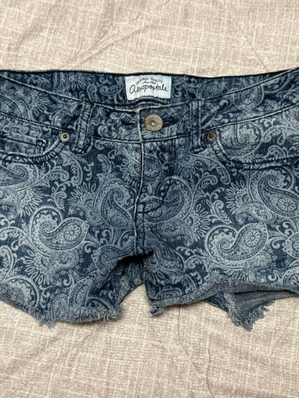 Aeropostale Dark Paisley Print Low-Rise Denim Cutoff Shorts Size 1/2 - Picture 2 of 8